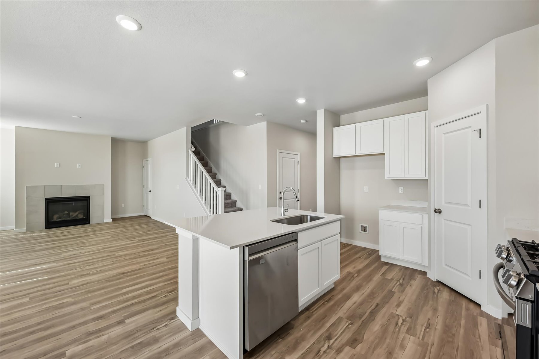 A kitchen with white cabinets.