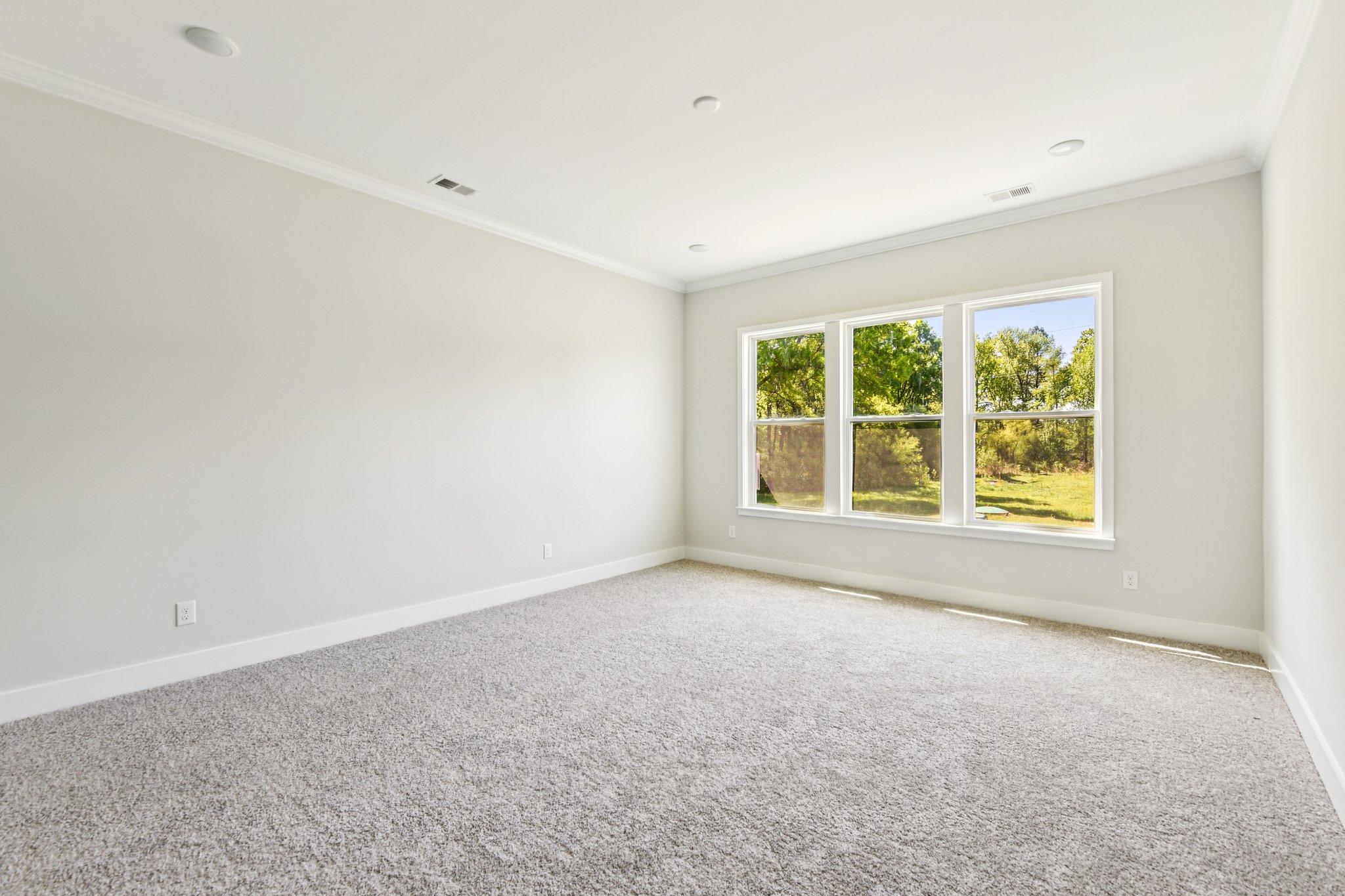 A room with windows.