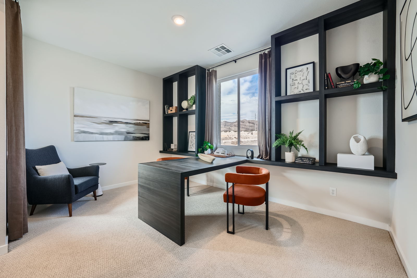 A room with a desk and chairs.