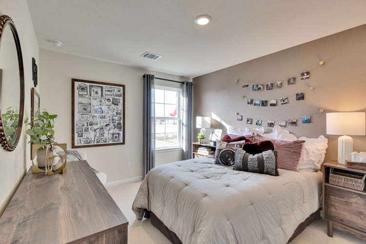 A bedroom with a bed and a desk.