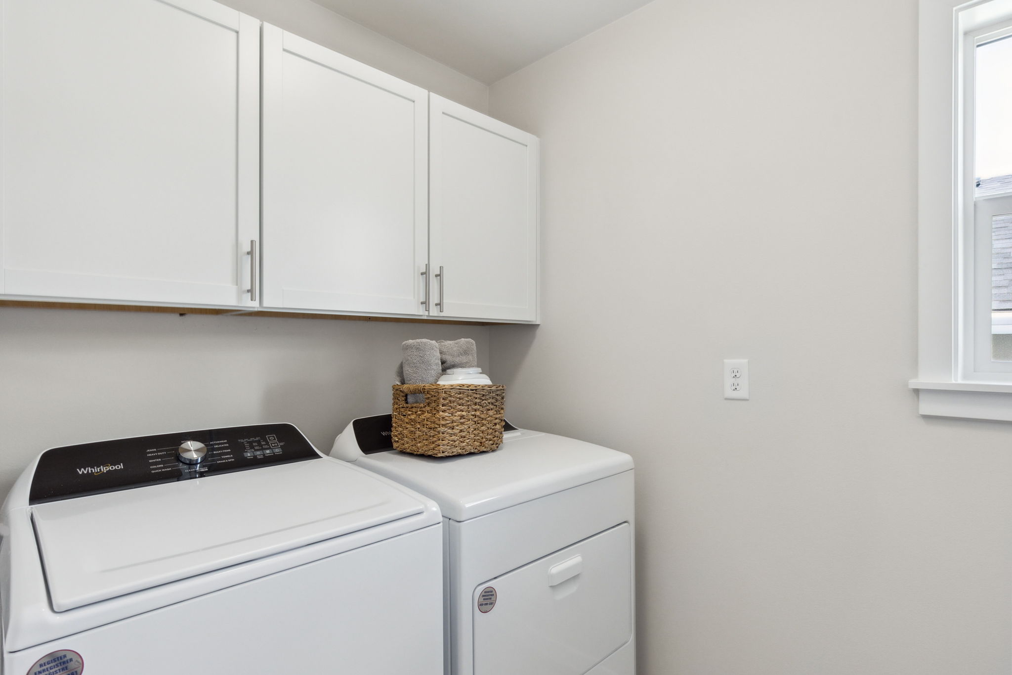 A kitchen with white cabinets.